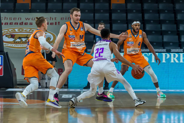 并借助外力 并借助外力